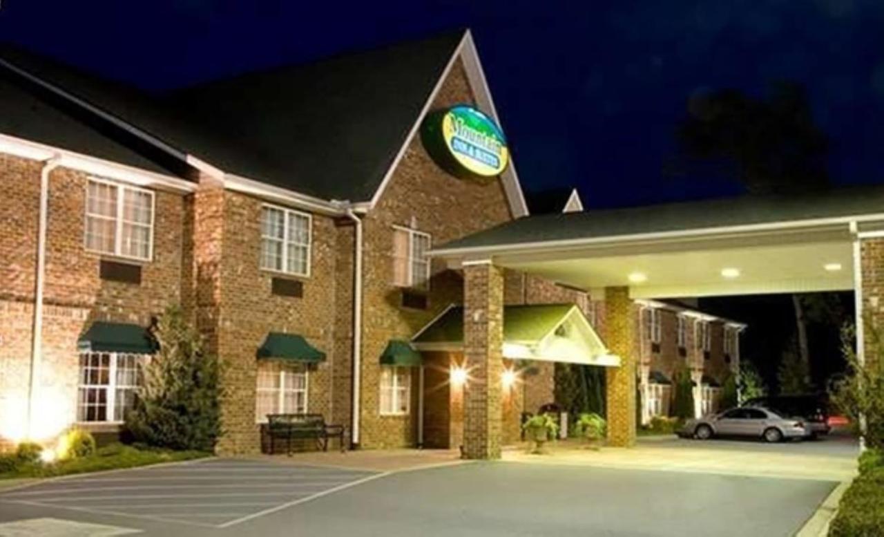 Mountain Inn & Suites Flat Rock Esterno foto