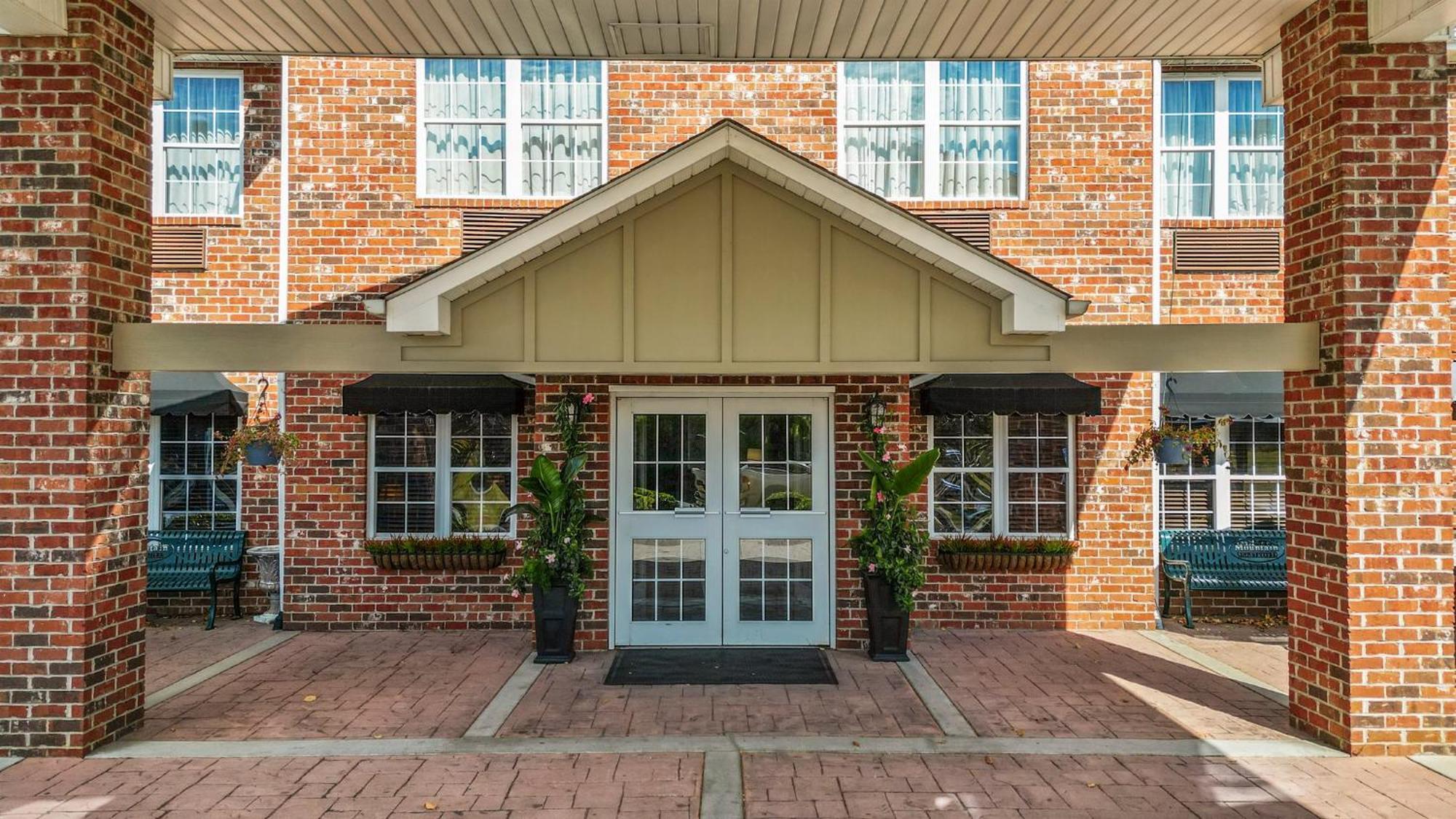 Mountain Inn & Suites Flat Rock Esterno foto